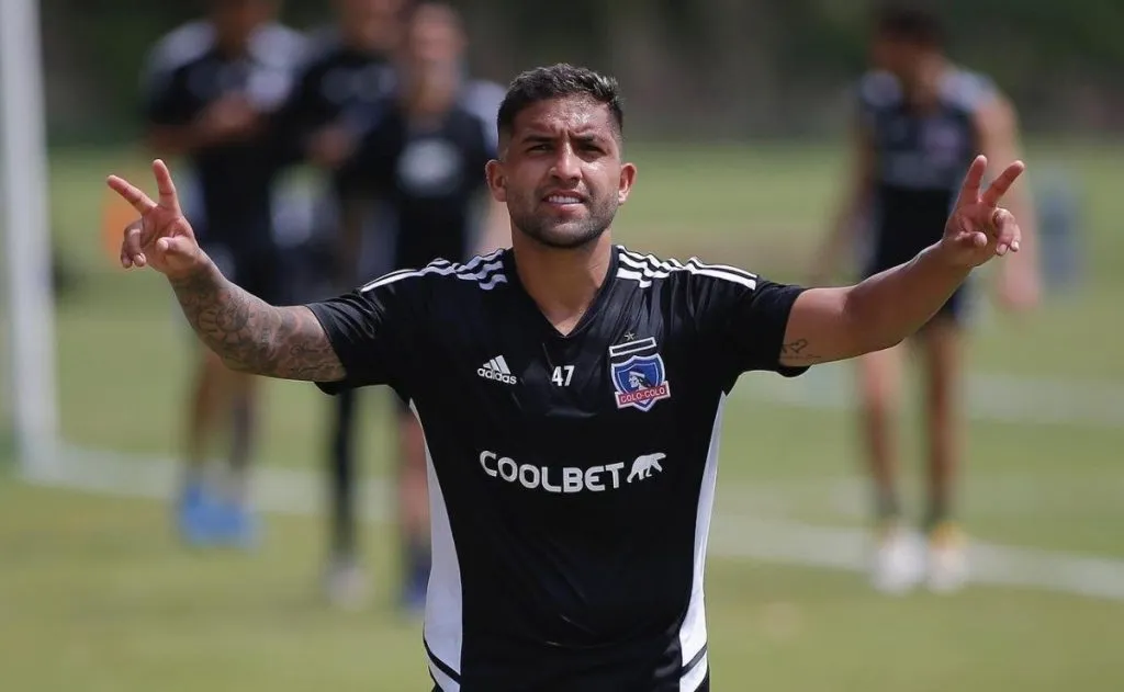 Ignacio Jara con la indumentaria de Colo Colo