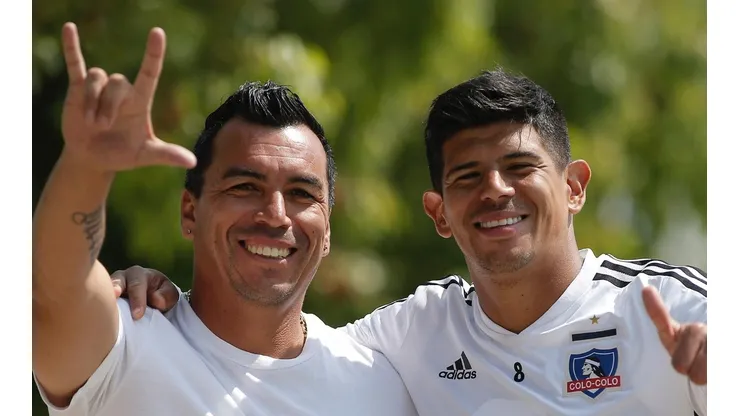 Paredes visita a sus excompañeros en el entrenamiento de Colo Colo.