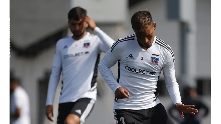 Colo Colo se entrena en la cancha sintética del Monumental.