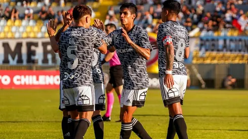 Colo Colo define su camiseta para debutar en el campeonato.