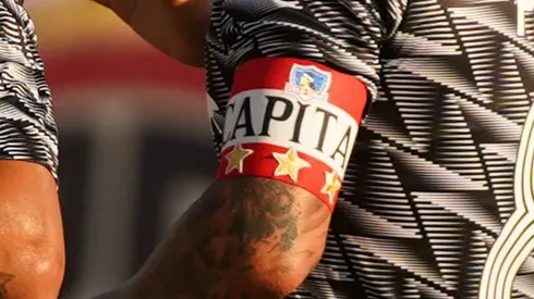 La jineta de capitán de Colo Colo se inspira en la usada en 2002