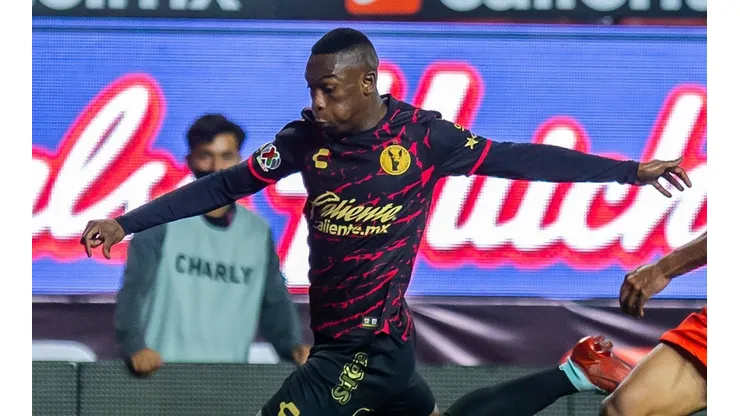 Todo listo para que Fabián Castillo sea refuerzo de Colo Colo.