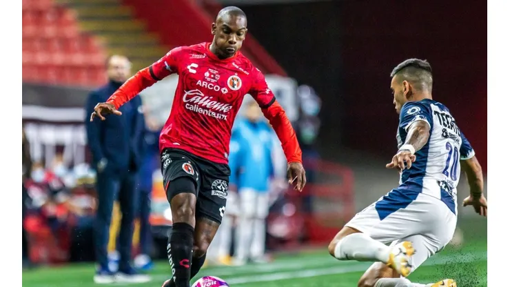 Fabián Castillo asoma como posible refuerzo de Colo Colo