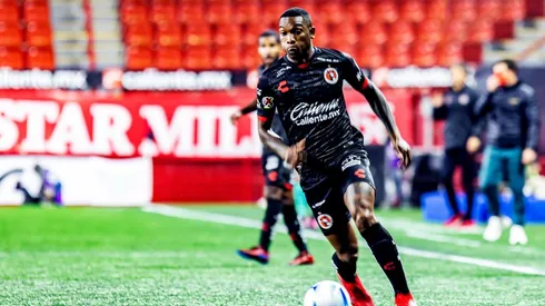 Colo Colo toma una decisión y va con oferta final por Castillo.