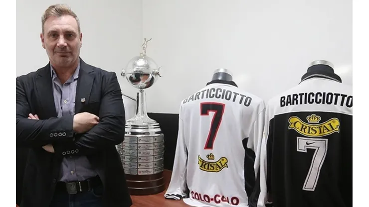 Marcelo Barticciotto recibió el cariño de sus compañeros a 20 años de su despedida del fútbol con Colo Colo