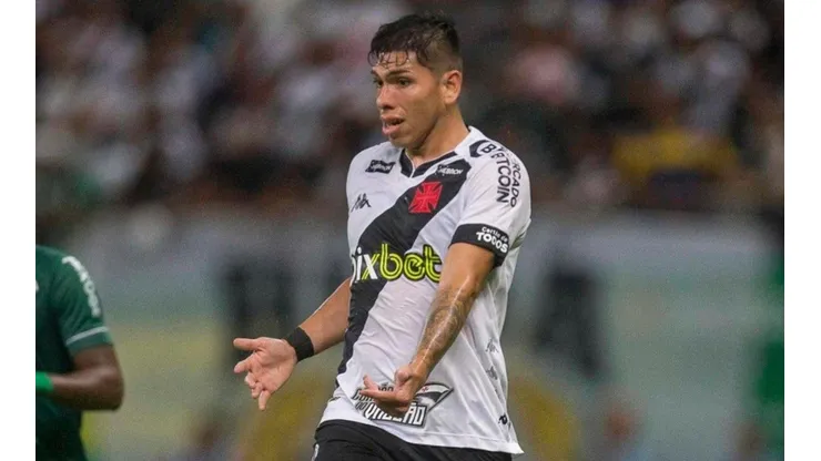 Carlos Palacios a una firma de ser refuerzo de Colo Colo