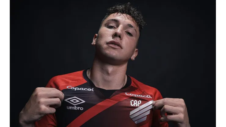 Luciano Arriagada oficializado en Athletico Paranaense