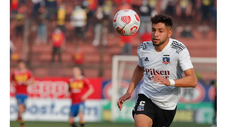 Lateral derecho definido: Histórico de Colo Colo con fe en Rojas.
