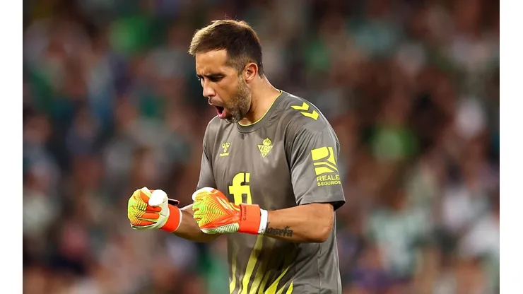 Prensa española adelanta renovación de Bravo con el Betis.