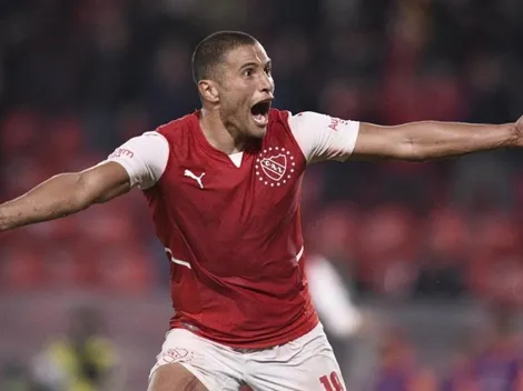 Leandro Benegas presiona a Independiente