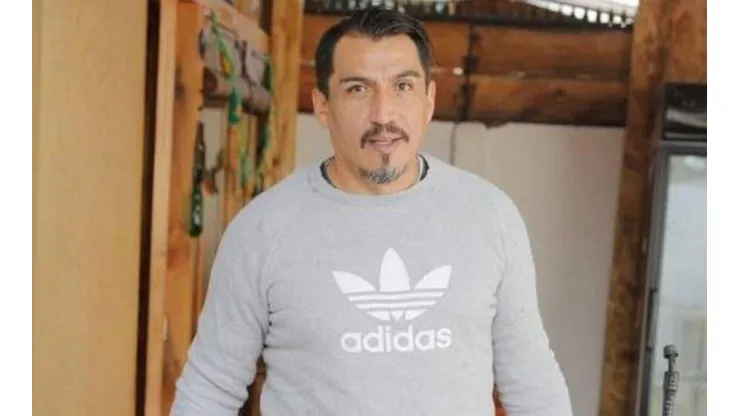 Reyes recuerda emocionado su llegada a Colo Colo y la felicidad de su padre.
