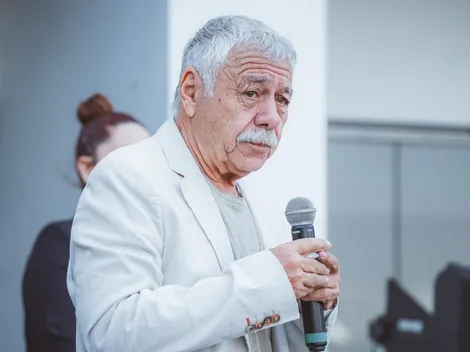 Hinchas de la U se rinden a los pies de Caszely y aplauden homenaje