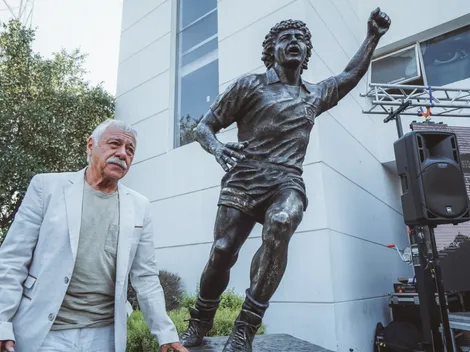 ¡Carlos Caszely tiene su estatua!