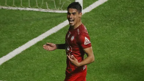 Marcelo Barticciotto le sube el pulgar a la llegada de Erick Wiemberg.