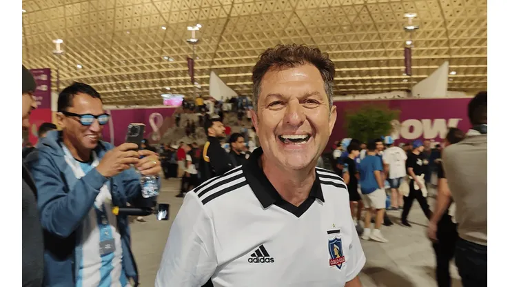 Mosa es sorprendido en Qatar con camiseta de Colo Colo.