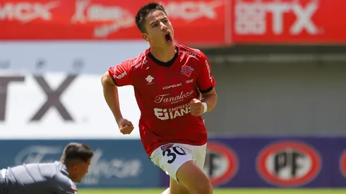 Matías Moya se realiza los exámenes médicos para ser nuevo refuerzo albo.