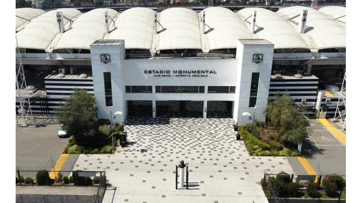 Estatua de Caszely tiene definido su lugar en el Monumental.