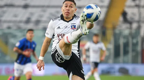 En Colo Colo están molestos ante una posible partida de Óscar Opazo a Racing.
