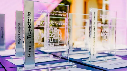 Jugadoras de Colo Colo ganaron premios en la gala del FutFem 2022.