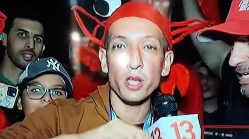 Hincha de Marruecos se acuerda de Colo Colo mientras festeja su clasificación en Qatar 2022.