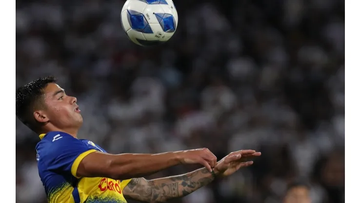 Alex Ibacache es una de las cartas de la Gerencia Deportiva para ocupar el lugar de Suazo.