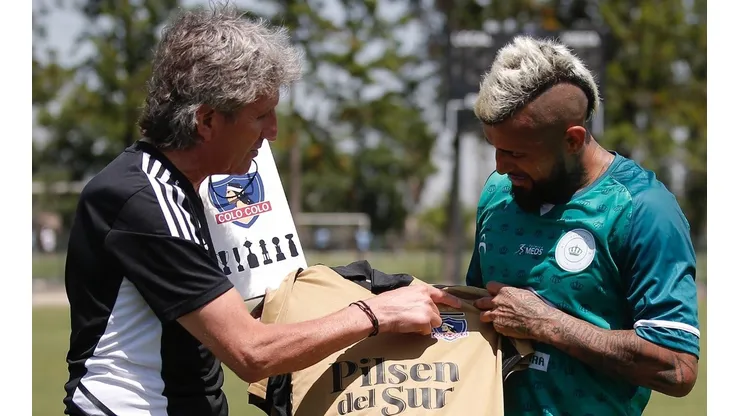Hinchas de Colo Colo divididos por las declaraciones de Arturo Vidal.