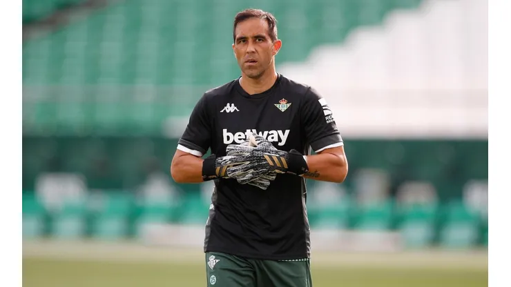 ¿Y Colo Colo? Bravo se sincera con un regreso al fútbol chileno.
