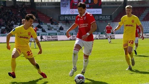 Miiko Albornoz renueva su contrato con el Vejle Boldklub de Dinamarca.