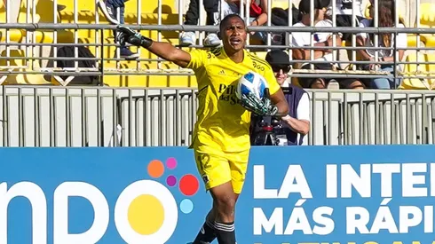 Histórico golero de Colo Colo aconseja a Omar Carabalí.