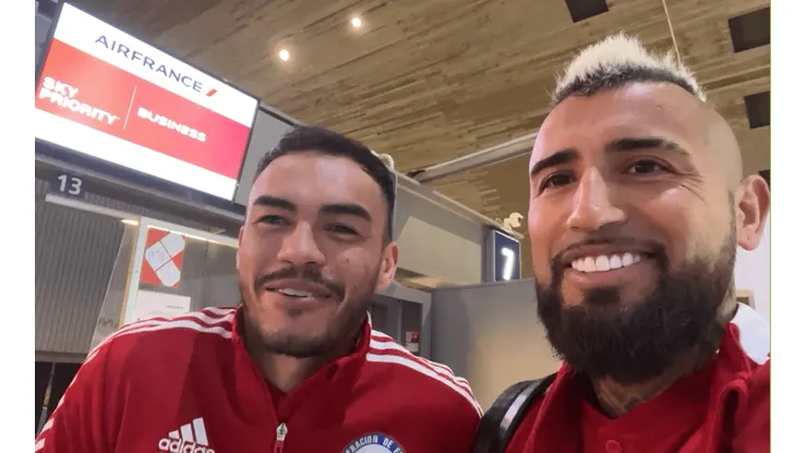Vidal bromea a Suazo con un futuro cruce en la Libertadores.