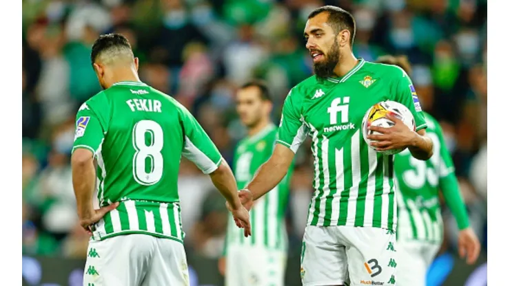 Borja Iglesias y Fekir encabezan lista de citados del Betis para los amistosos ante Colo Colo y River.
