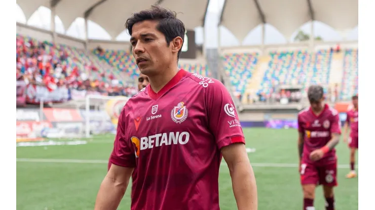 Matías Fernández sufre con el descenso de Deportes La Serena