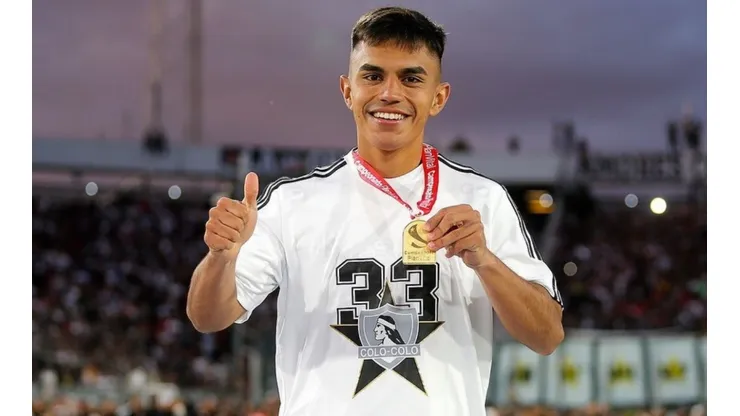 Vicente Pizarro se hizo de la camiseta titular de Colo Colo y no la soltó más