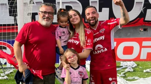 Fernando Cordero le pide una firma al Peluca