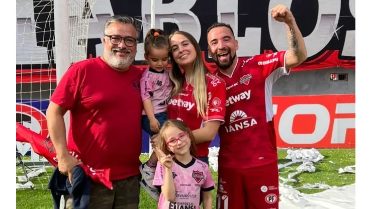 Fernando Cordero le pide una firma al Peluca