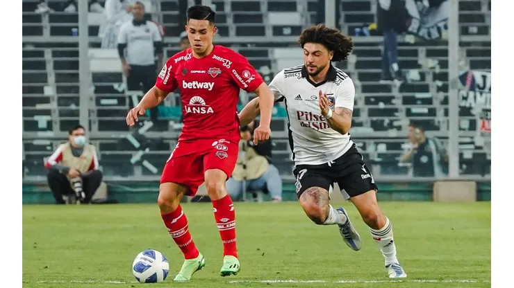 Alexander Aravena llenó de flores al Gato Goleador.