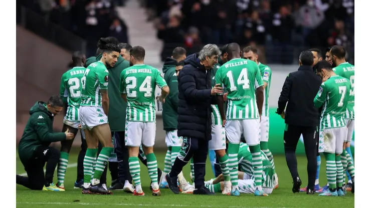 En el Real Betis dan luces del plantel que enfrentará a Colo Colo.