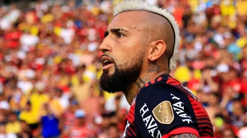 Mientras tú conquistas América: Le recuerdan a Vidal que no va al Mundial.