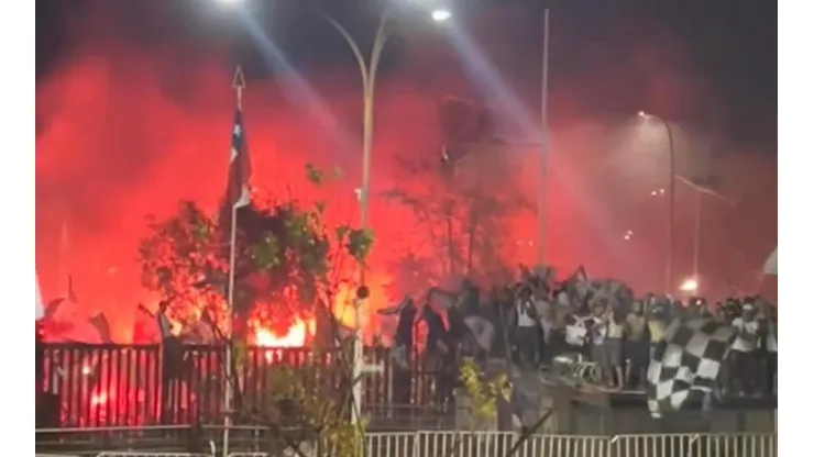 Miles de colocolinos llegaron hasta el Monumental para festejar la obtención de la estrella 33.
