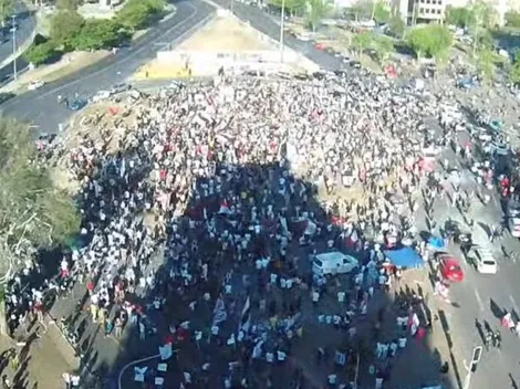 Miles de hinchas llegan a Plaza Italia a festejar la estrella 33 del Cacique