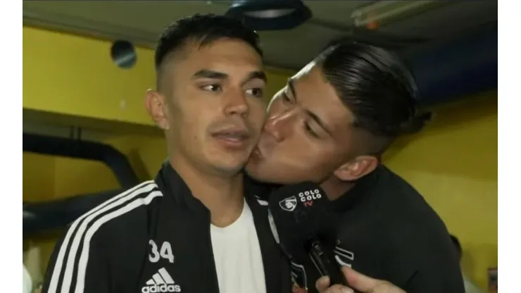 Cortés interrumpe entrevista a Pizarro para darle un beso y llenarlo de elogios.