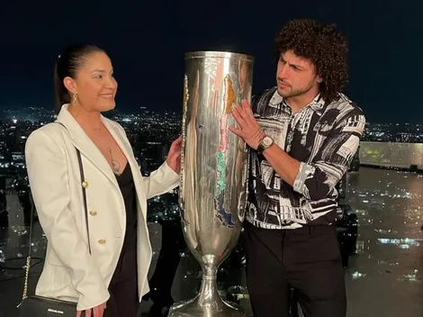 Pareja de Falcón lo saca al baile con una broma en transmisión de DaleAlbo