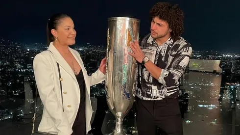 Pareja de Falcón lo saca al baile con una broma en transmisión de DaleAlbo.