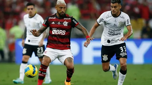 DT de Flamengo elogia a Vidal tras jugar la final de la Copa de Brasil con molestias.