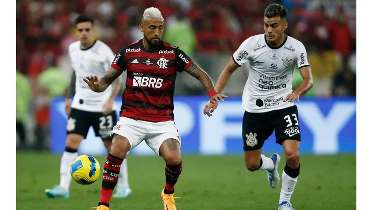 DT de Flamengo elogia a Vidal tras jugar la final de la Copa de Brasil con molestias.