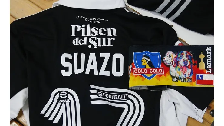 La camiseta y jineta de capitán de Gabriel Suazo para esta definición.