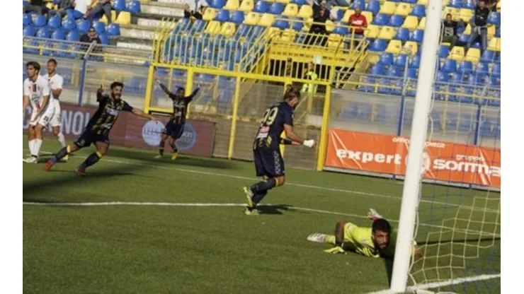 Christian Santos marcó su primer gol en el Juve Stabia.