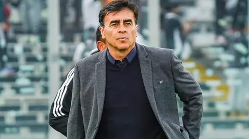 Gustavo Quinteros viajó a Argentina en medio de los rumores que lo sitúan en Independiente.