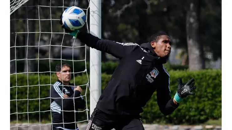 Carabalí muestra entrenamiento en primera persona de un arquero.