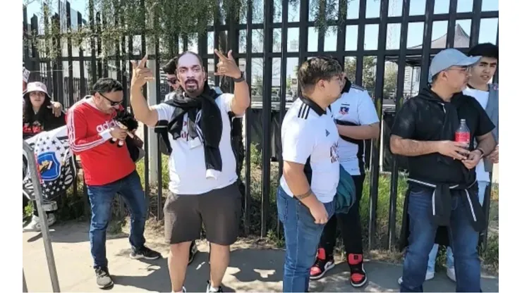Se provocan largas filas en la entrada del Estadio Monumental.